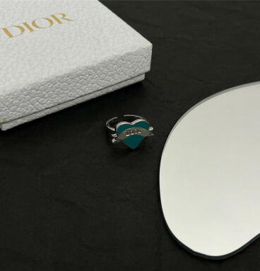 dior middle age ring