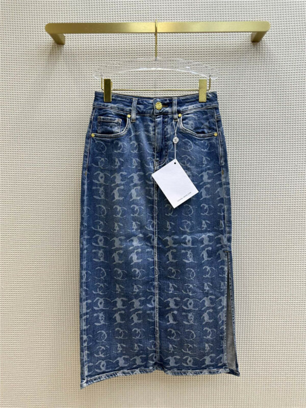 Chanel irregular double C pattern denim skirt