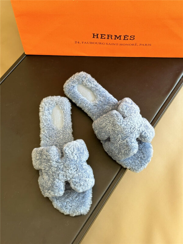Hermès fur roll cake hair H slippers