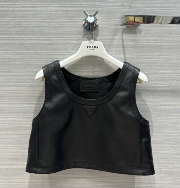 Prada functional temperament women's group style short vest