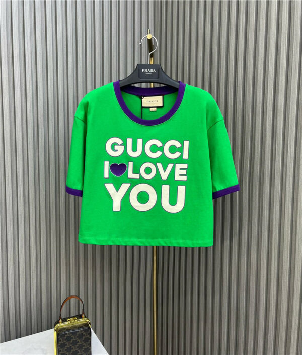 gucci letter print loose cropped T-shirt