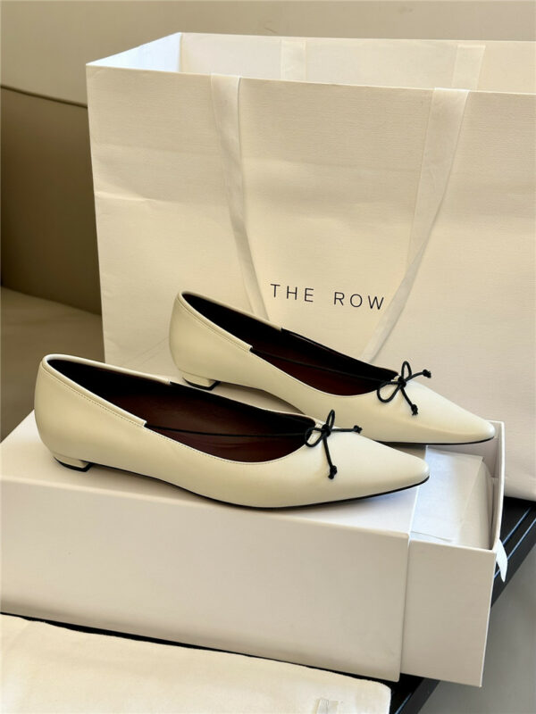𝐓𝐡𝐞 𝐑𝐨𝐰 bowknot pointe shoes