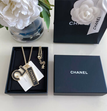 Chanel leather pattern black gold No. 5 + rectangular necklace