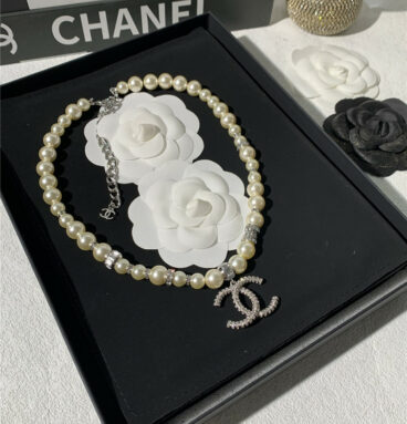 chanel small fragrance necklace