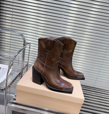 miumiu autumn and winter new retro square toe boots