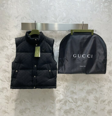 gucci new full screen GG jacquard pattern vest