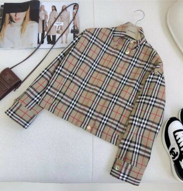 Burberry's new classic plaid H version series jacket