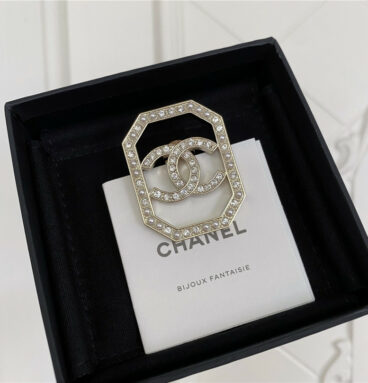 Chanel Pearl Diamond Hollow Brooch