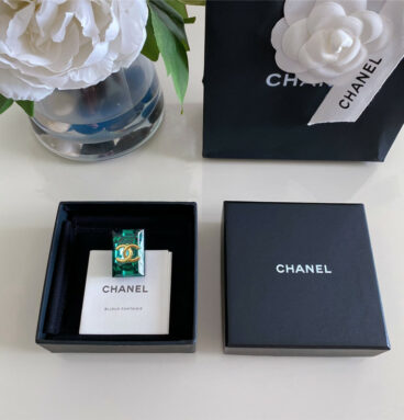 Chanel emerald green sugar cube brooch