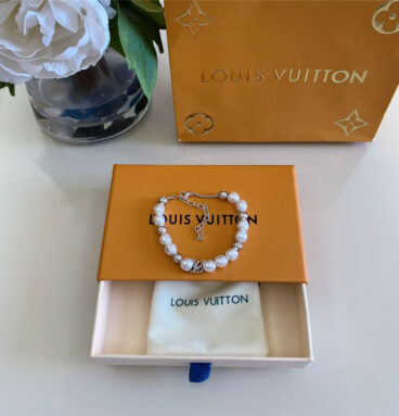 louis vuitton LV new pearl necklace bracelet