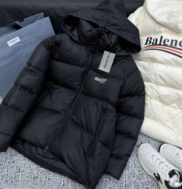 Balenciaga's new hat can store two down jackets