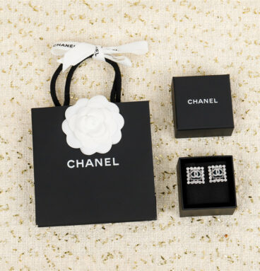 Chanel square pearl earrings