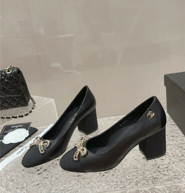 chanel round toe gold chain shoes