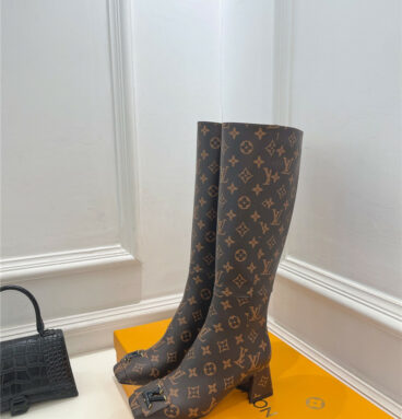 louis vuitton LV new V-shaped chunky heel boots