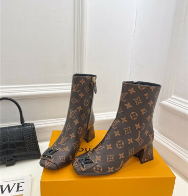 louis vuitton LV new V-shaped chunky heel ankle boots
