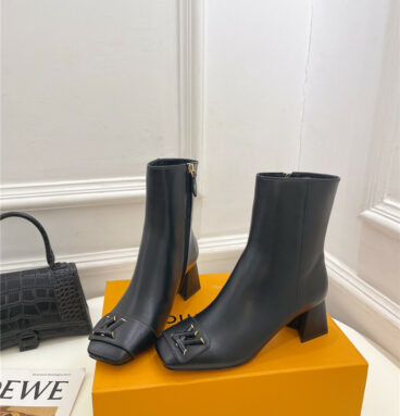 louis vuitton LV new V-shaped chunky heel ankle boots