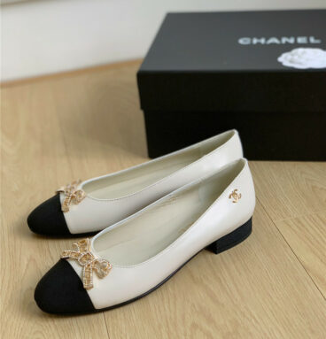 Chanel double C butterfly diamond buckle shoes
