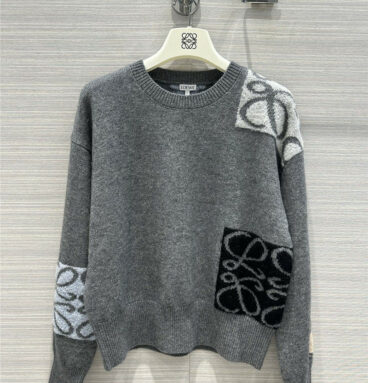 loewe plain cashmere sweater with contrasting logo intarsia