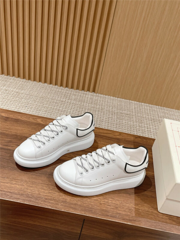 Alexander mcqueen classic all-match small white shoes