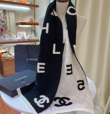 chanel size 5 wool scarf