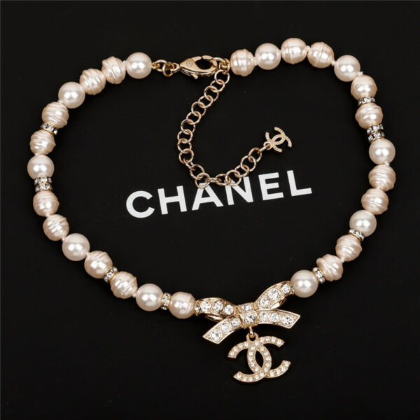 chanel pearl bow necklace