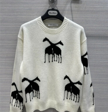 MaxMara elegant black and white giraffe cashmere sweater