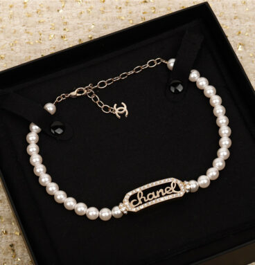 chanel letter pearl necklace
