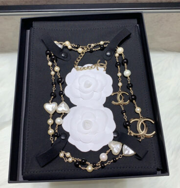 chanel double C love sweater long chain