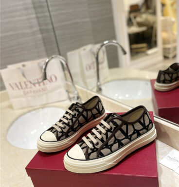 valentino V logo low-top couples sneakers