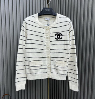 chanel striped short slim fit sweater