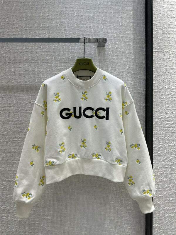 gucci small yellow flower embroidered crew neck sweatshirt