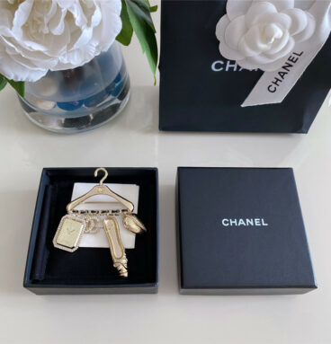 chanel leather chain hanger brooch