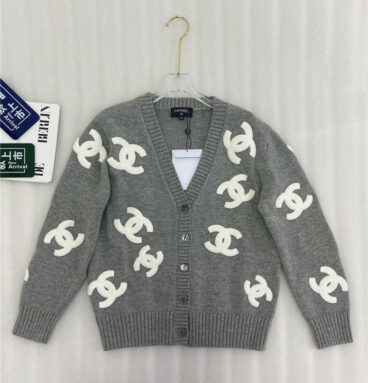 Chanel new V-neck knitted long-sleeved cardigan
