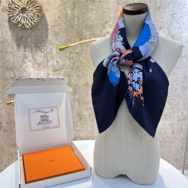 Hermès new "Qingyanghuayi" navy blue silk scarf
