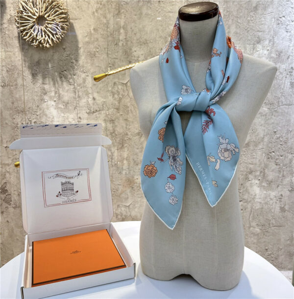 Hermès new "Qing Yang Floral Dress" lake blue silk scarf