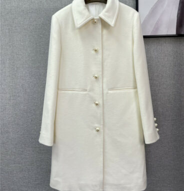 gucci new white wool coat with pearl buttons