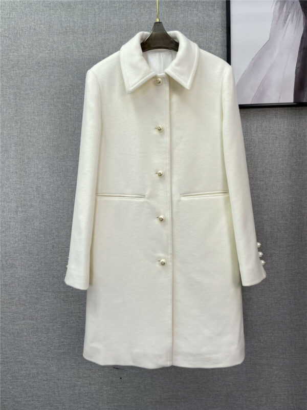 gucci new white wool coat with pearl buttons