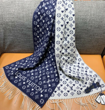 louis vuitton LV love shawl