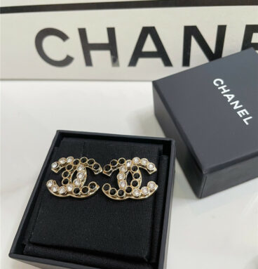 chanel black and white diamond protruding double c earrings