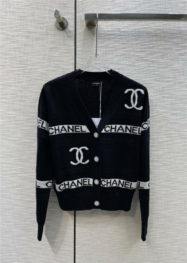 chanel letter logo jacquard crew neck knitted cardigan