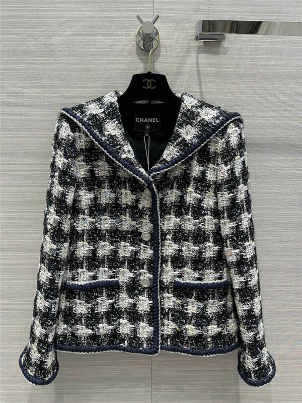 Chanel age-reducing college style navy collar jacket