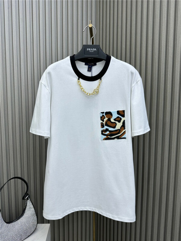 louis vuitton LV contrast embroidered chain T-shirt
