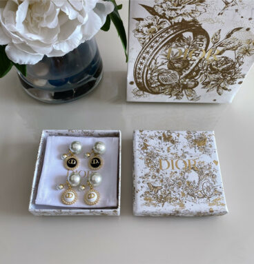 dior flower pearl earrings