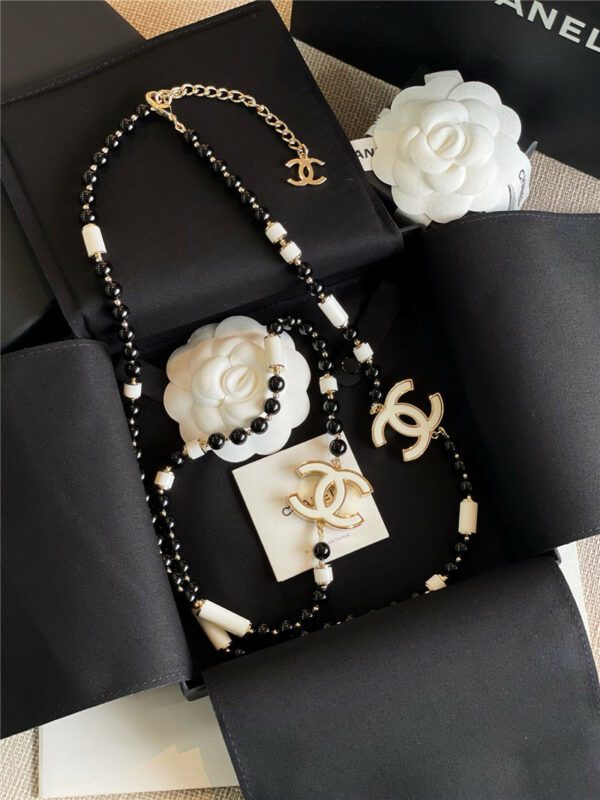 chanel black and white long chain