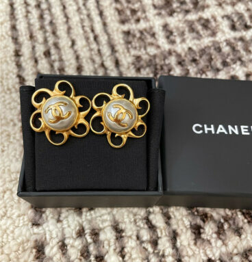 chanel sunflower double c pearl earrings