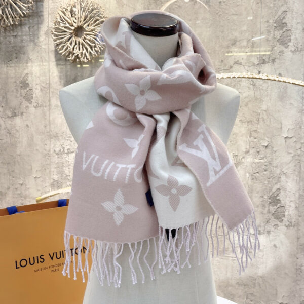 louis vuitton LV Essential long scarf