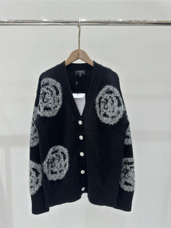 chanel new contrast flower V-neck knitted cardigan