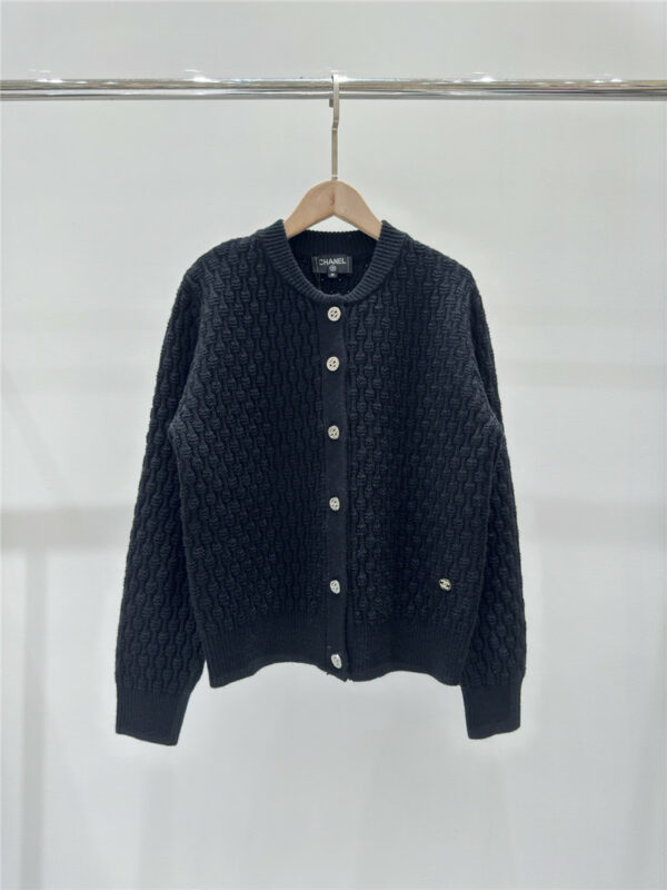 chanel round neck metallic 𝐥𝐨𝐠𝐨 knitted cardigan