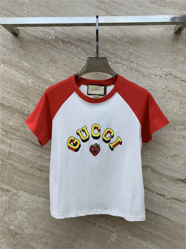 gucci strawberry print contrast short-sleeved T-shirt