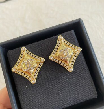 chanel diamond hollow double c crystal earrings